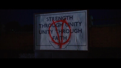 Troisième extrait : Affiche de propagande taguée avec le symbole de V